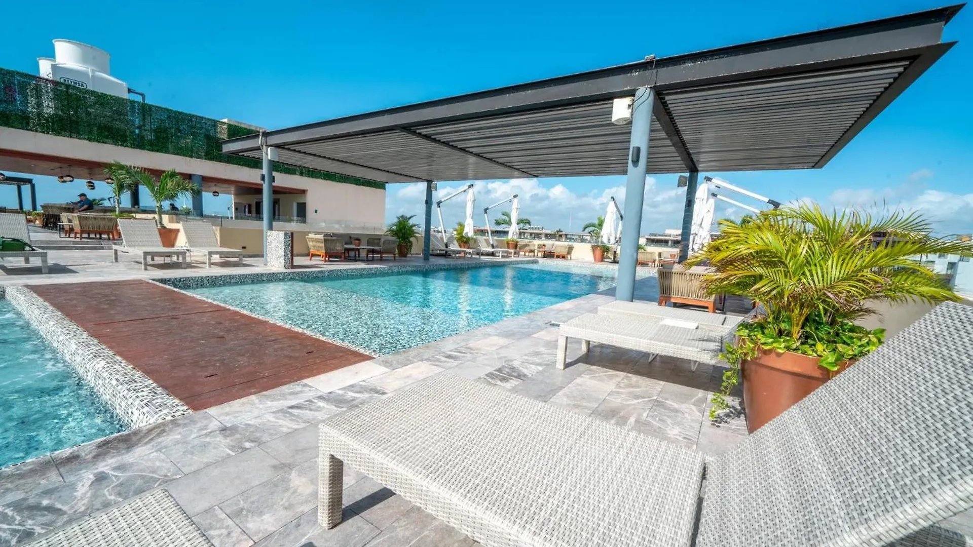 Luxury 1 Bedroom Condo With Rooftop Pool - Singular Joy Residences, Jojo Πλάγια Ντελ Κάρμεν 0*,
