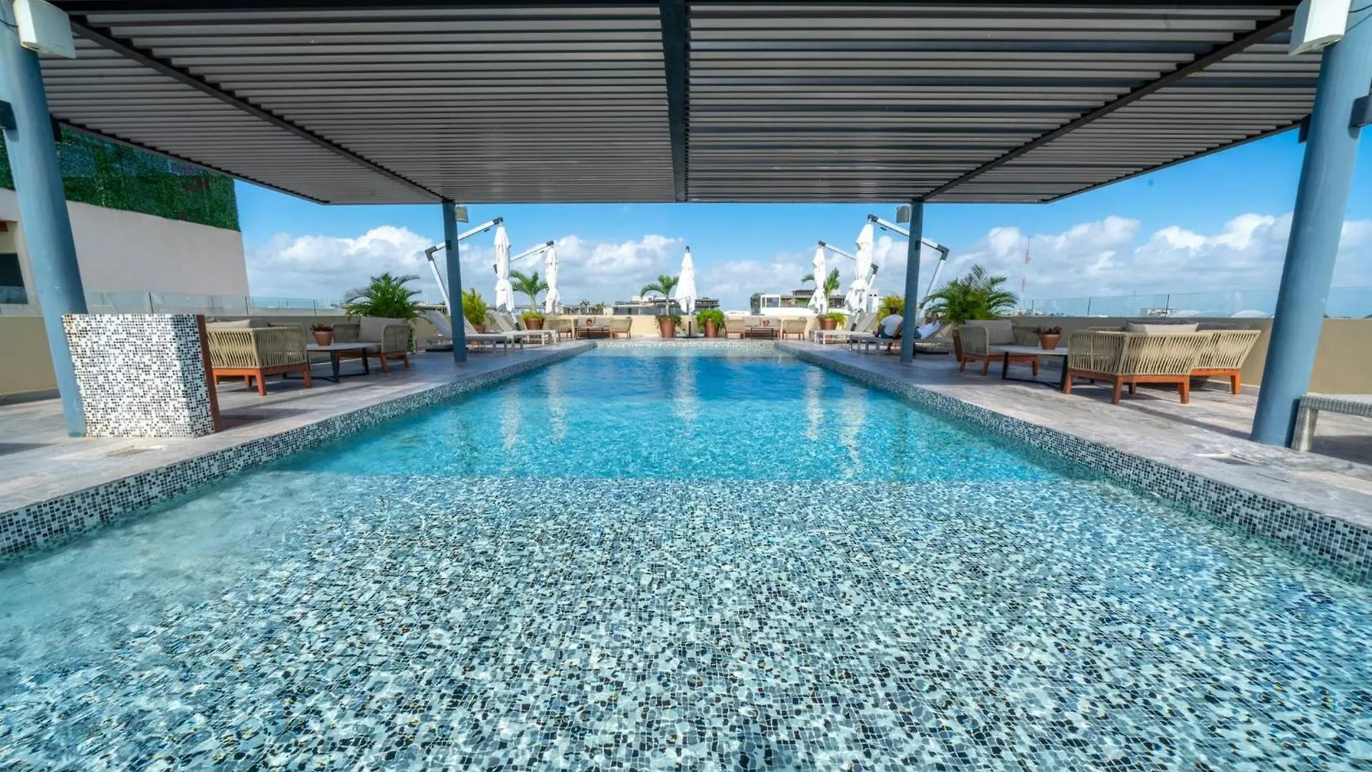 Luxury 1 Bedroom Condo With Rooftop Pool - Singular Joy Residences, Jojo Πλάγια Ντελ Κάρμεν