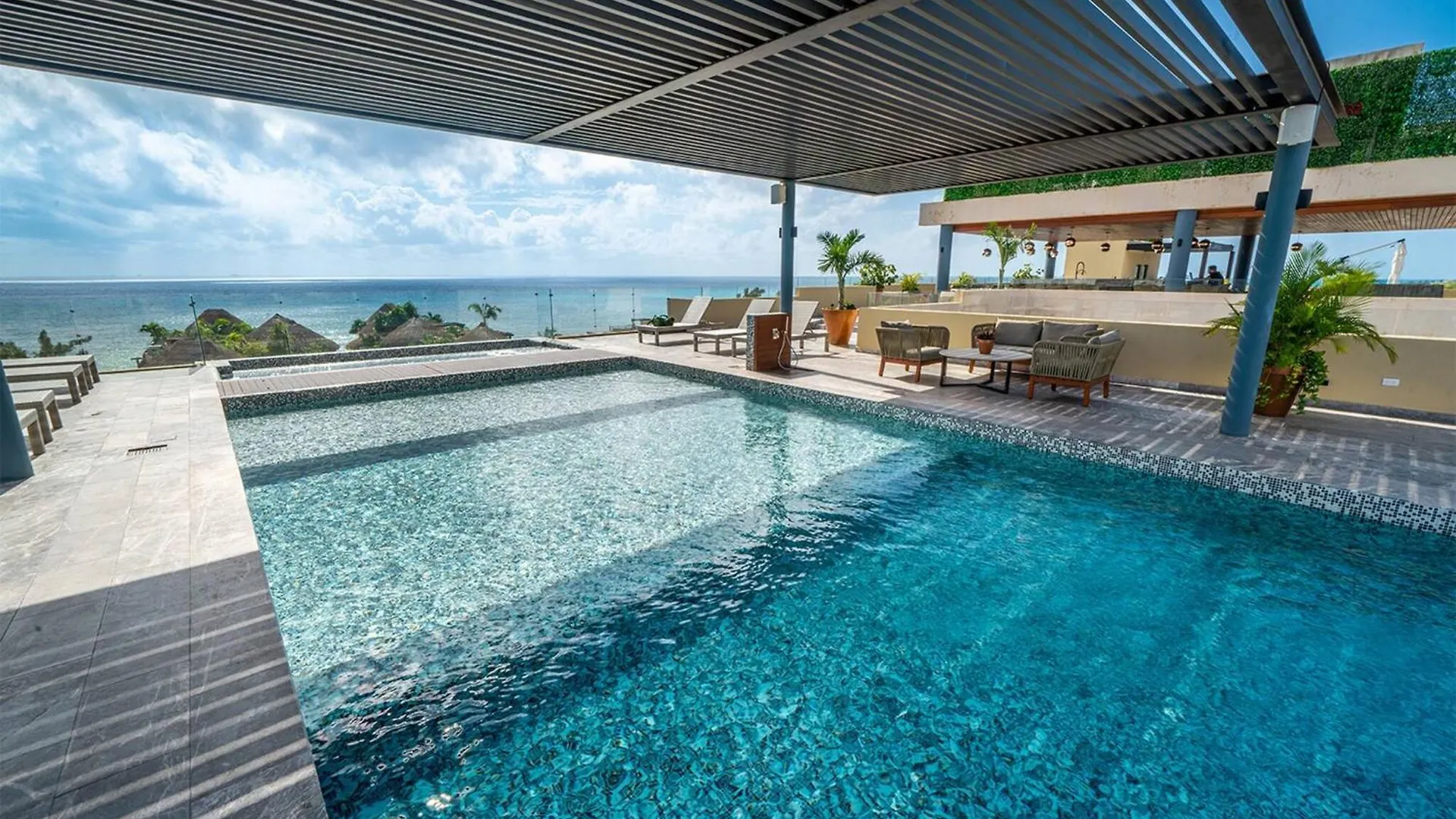 Luxury 1 Bedroom Condo With Rooftop Pool - Singular Joy Residences, Jojo Πλάγια Ντελ Κάρμεν